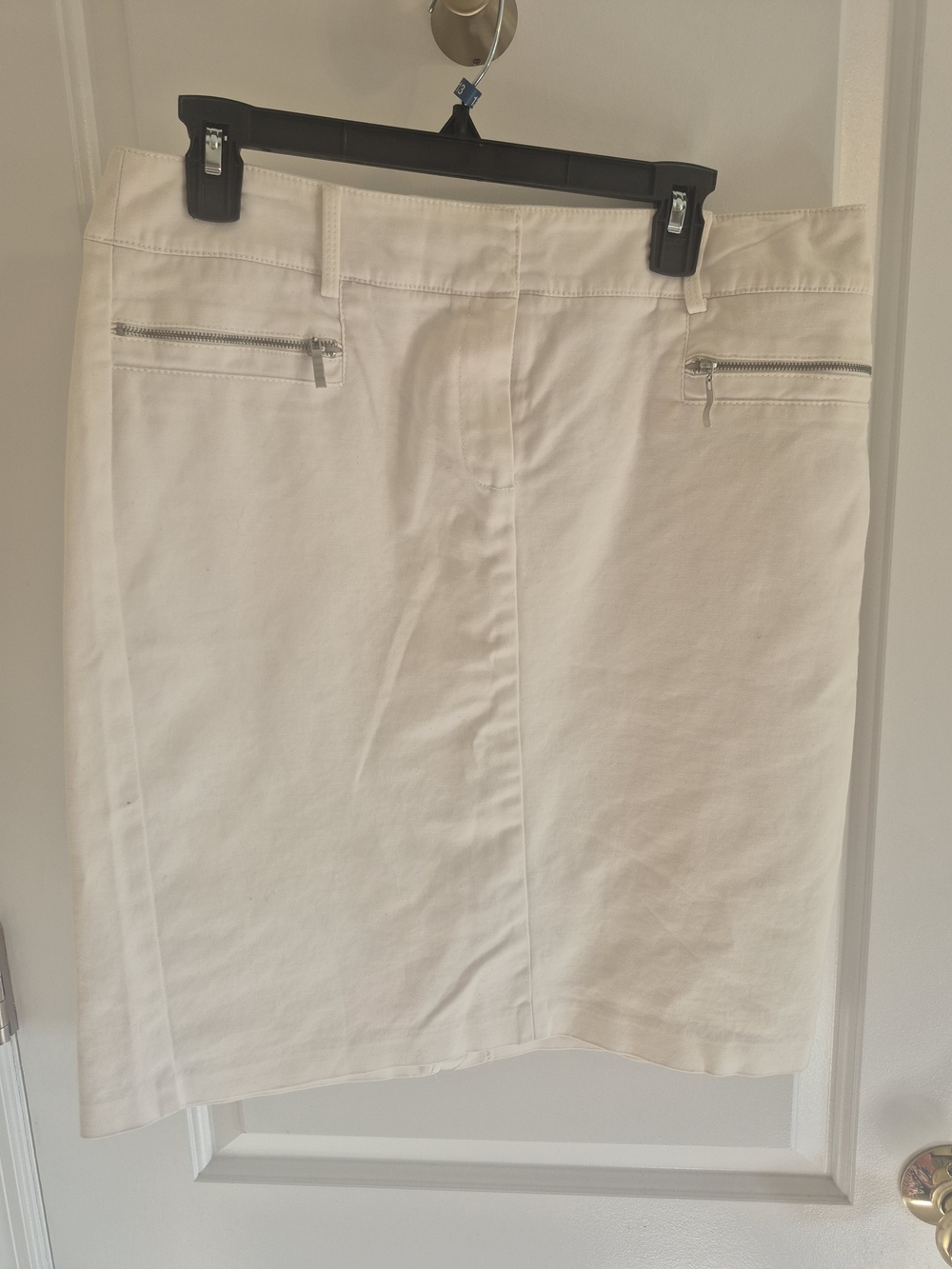 Larry Levine White Pencil Skirt with Front Zippers